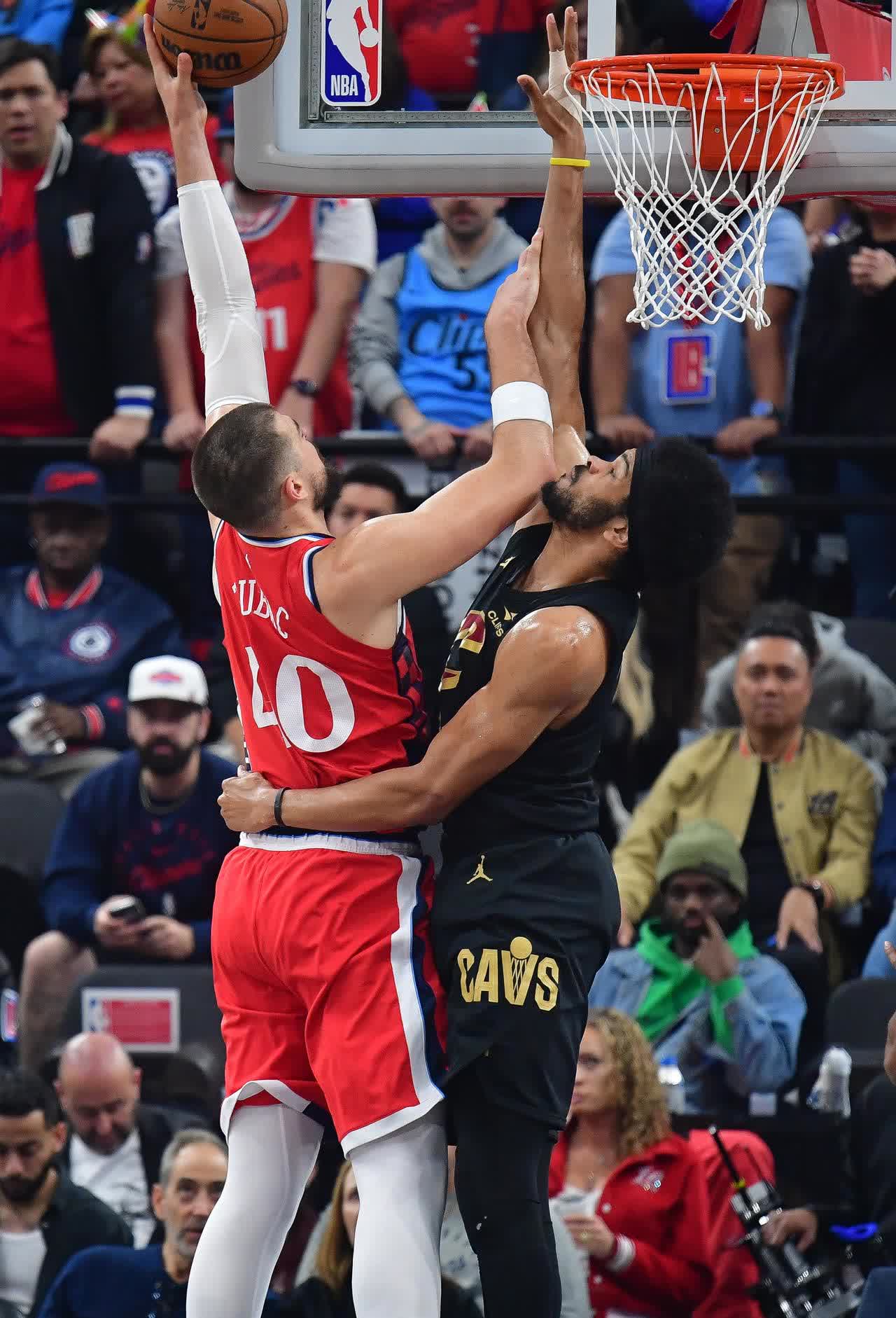 BBIN体育-阿伦主场大捷，稳固联赛领先地位